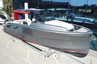 2025 Solaris Power 40F Open yacht displayed outdoors on a stand.