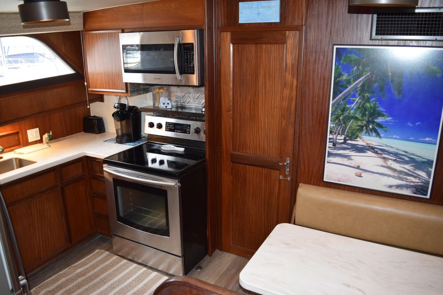 1985 Hatteras 53 Extended Deck