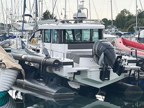 Axopar 28 AFT CABIN and Airberth