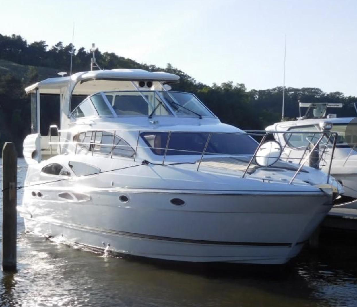 2005 Cruisers Yachts 405 Express Motoryacht Motor Yachts for sale