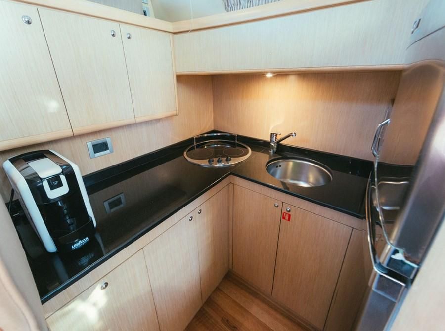 2007 Ferretti Yachts 47 