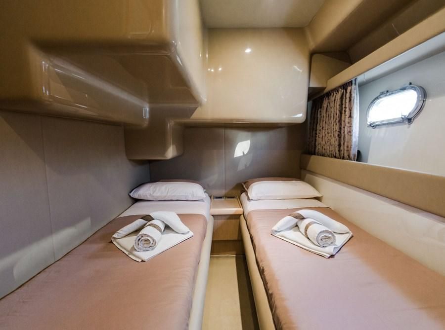 2007 Ferretti Yachts 47 