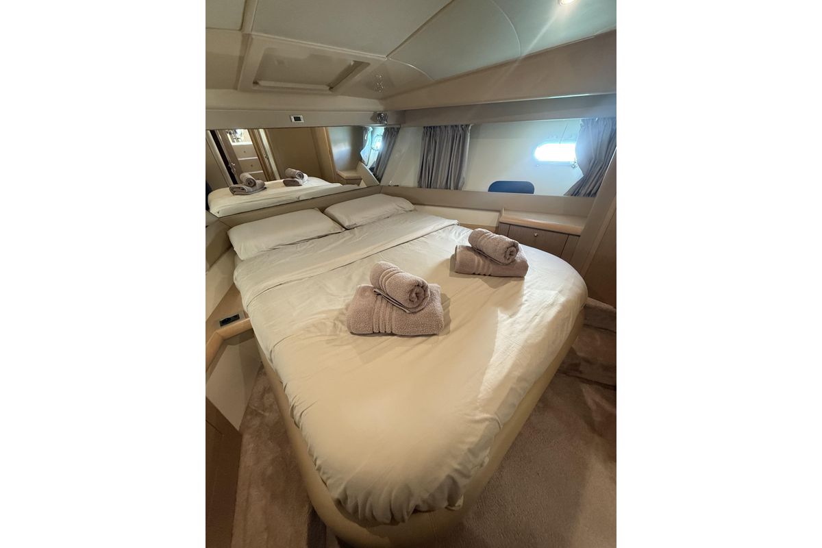 2007 Ferretti Yachts 47 