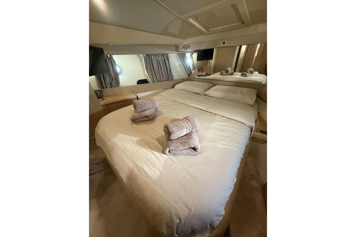 2007 Ferretti Yachts 47 