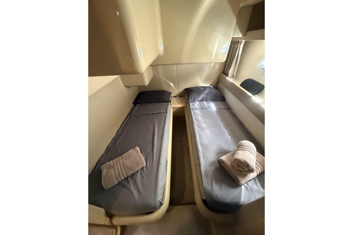 2007 Ferretti Yachts 47 