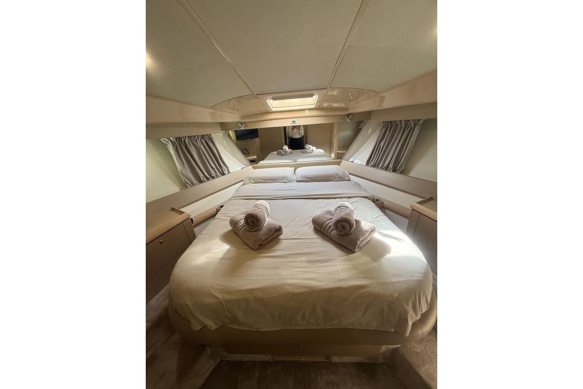 2007 Ferretti Yachts 47 