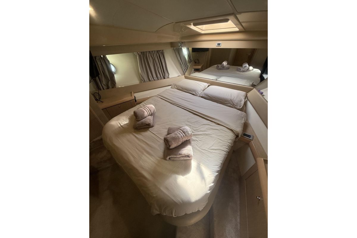 2007 Ferretti Yachts 47 