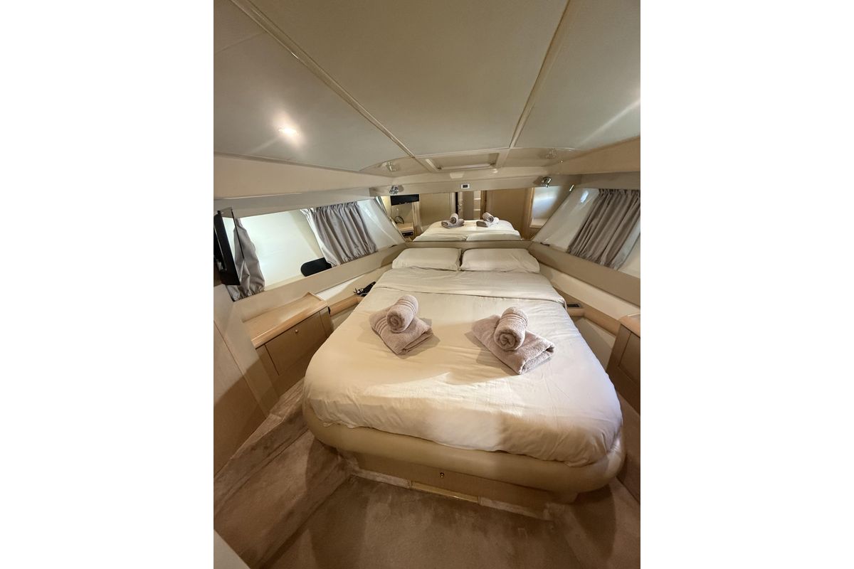 2007 Ferretti Yachts 47 