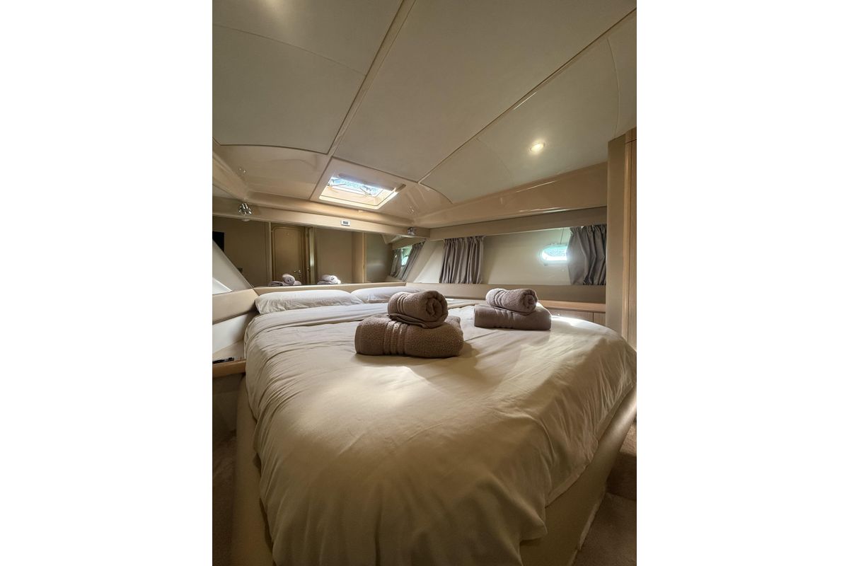 2007 Ferretti Yachts 47 