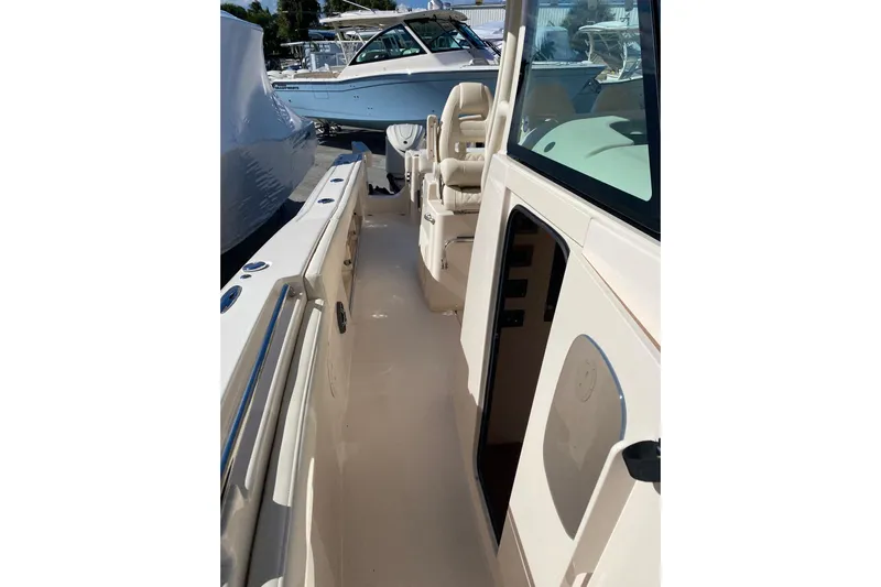  Yacht Photos Pics 2026 Grady-White Canyon 336 boat deck, featuring sleek design and modern amenities.