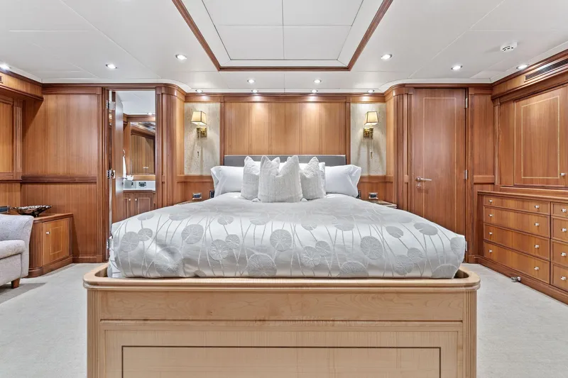 Invictus Yacht Photos Pics 