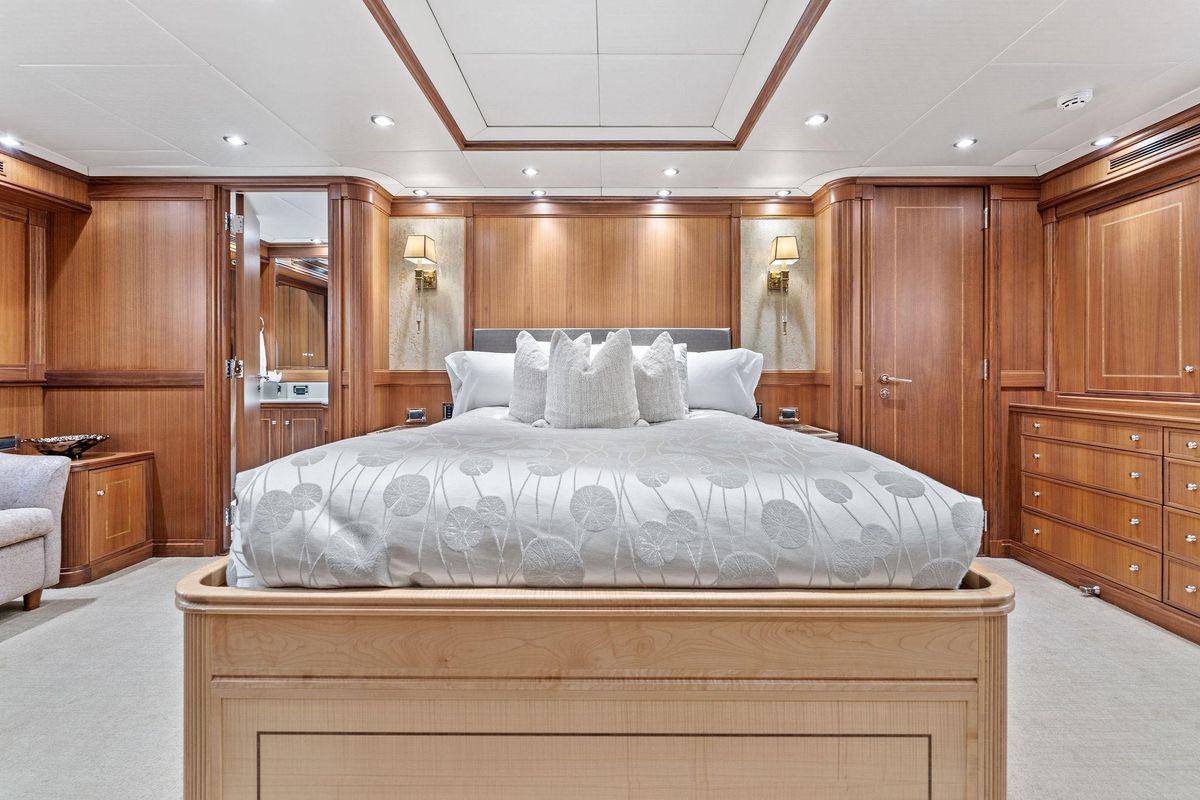 2006 Palmer Johnson 123 