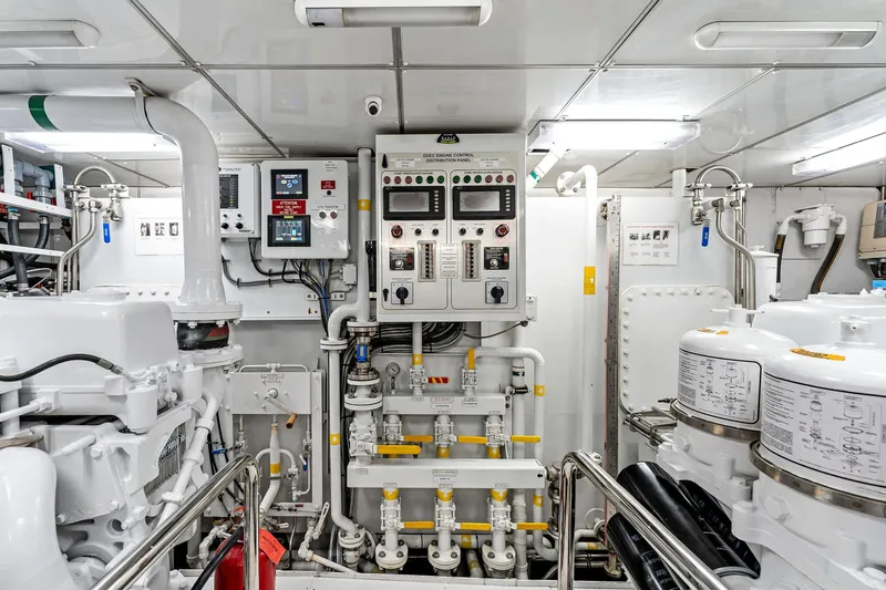 Invictus Yacht Photos Pics 