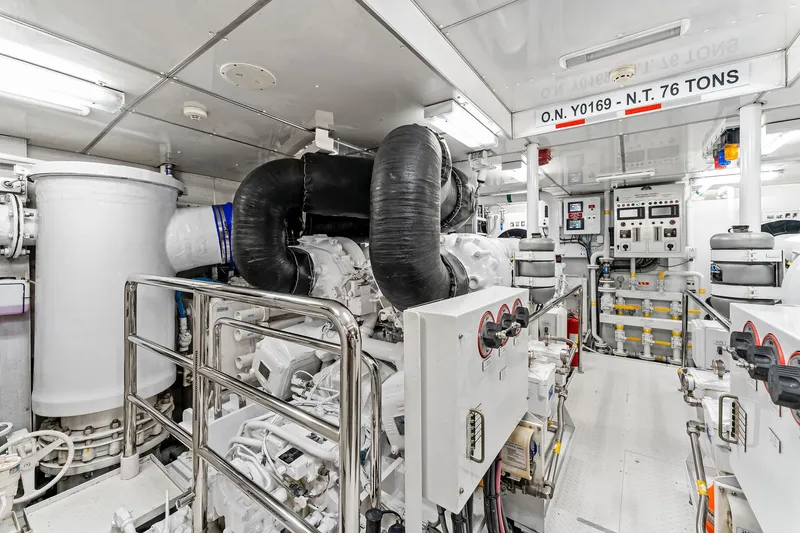 Invictus Yacht Photos Pics 