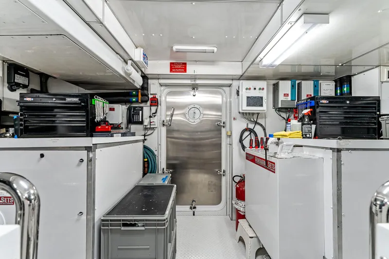 Invictus Yacht Photos Pics 