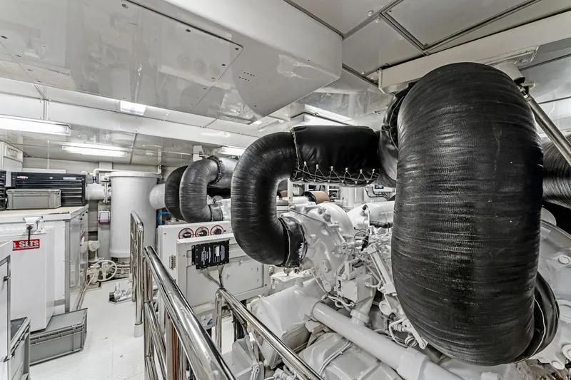 Invictus Yacht Photos Pics 