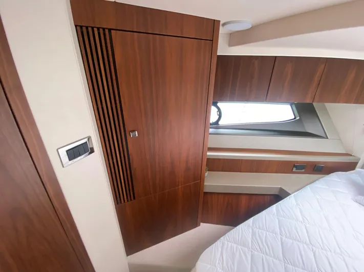 Sea Sea V Yacht Photos Pics Interior of 2020 Sunseeker Manhattan 52 yacht, featuring wood paneling and a cozy bedroom.