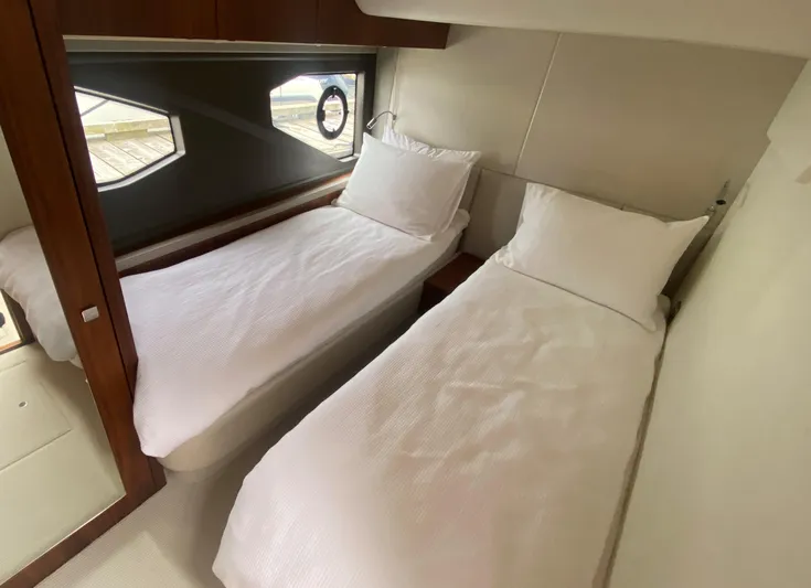 Sea Sea V Yacht Photos Pics Twin cabin interior of 2020 Sunseeker Manhattan 52 yacht, featuring modern design and comfortable bedding.