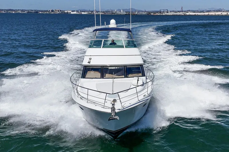 Kathy's Dream Yacht Photos Pics 2000 Carver 450 Voyager Pilothouse cruising on open water, creating a dynamic wake.