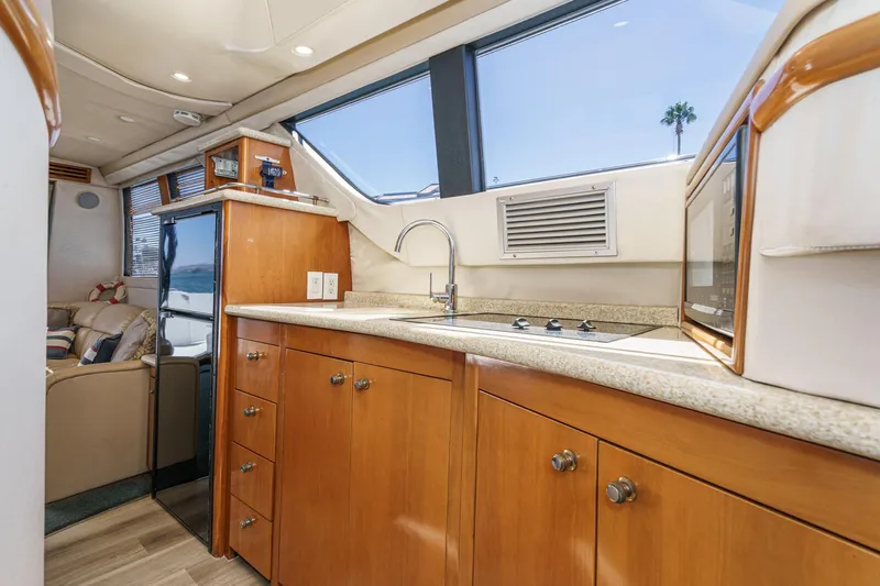 Kathy's Dream Yacht Photos Pics Interior of 2000 Carver 450 Voyager Pilothouse with modern kitchen amenities.