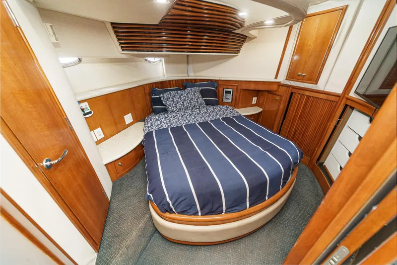 Kathy's Dream Yacht Photos Pics Luxurious cabin interior of 2000 Carver 450 Voyager Pilothouse with cozy bed and wood accents.