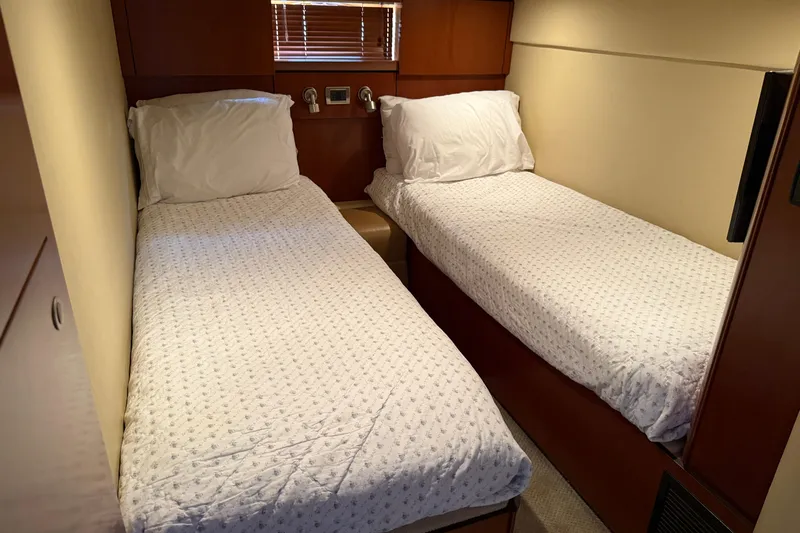 Turn The Page Yacht Photos Pics Twin beds in the cabin of a 2006 Sea Ray 48 Sundancer yacht.