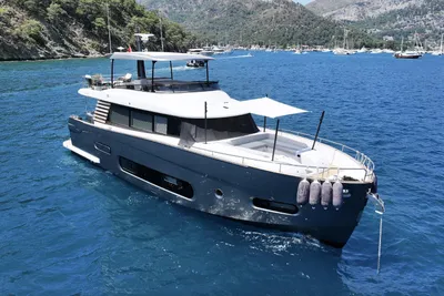 Azimut Magellano 66