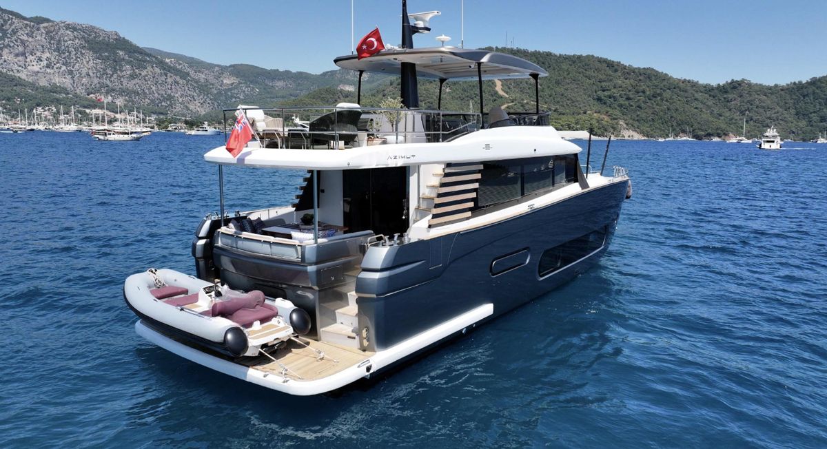 2025 Azimut 66 