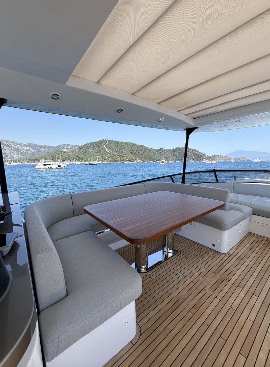 2025 Azimut 66 