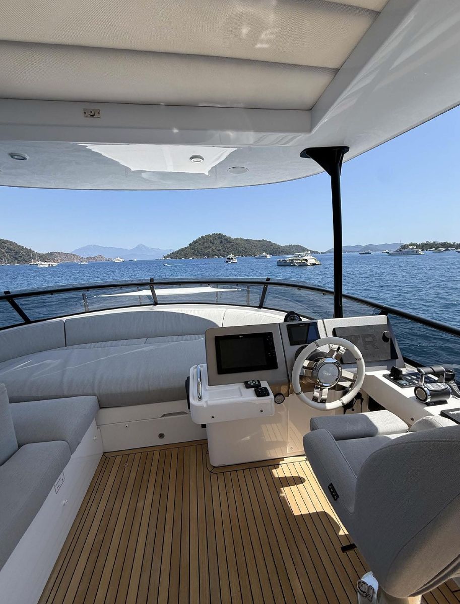 2025 Azimut 66 