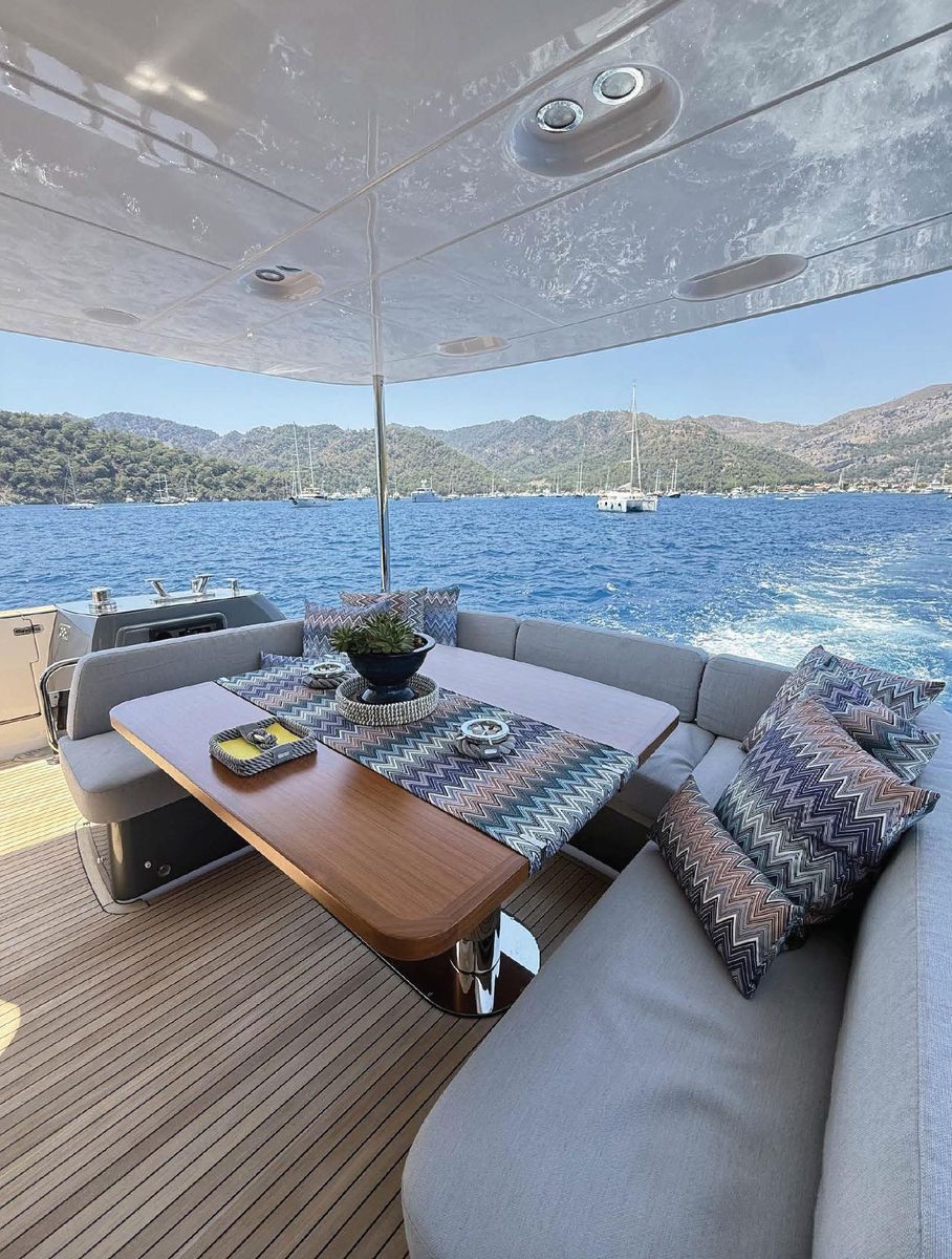 2025 Azimut 66 