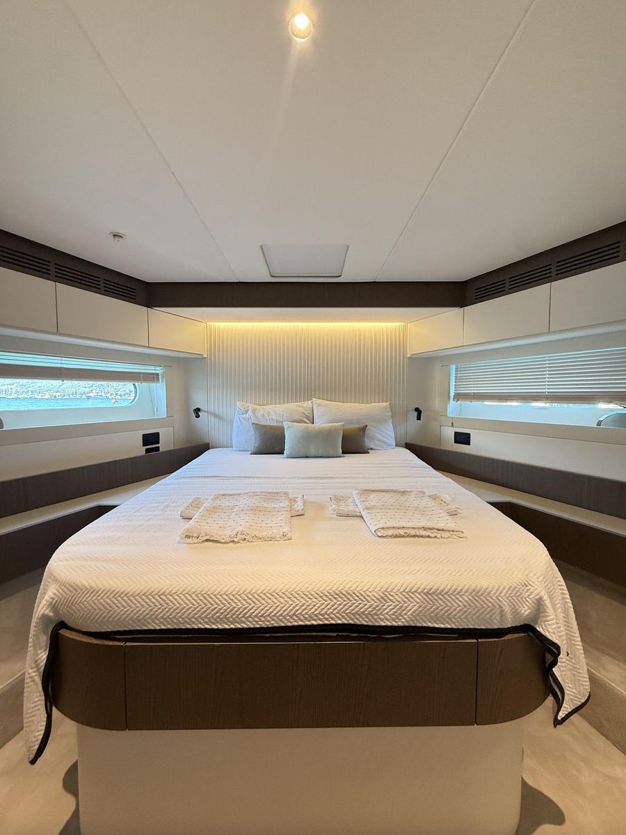 2025 Azimut 66 
