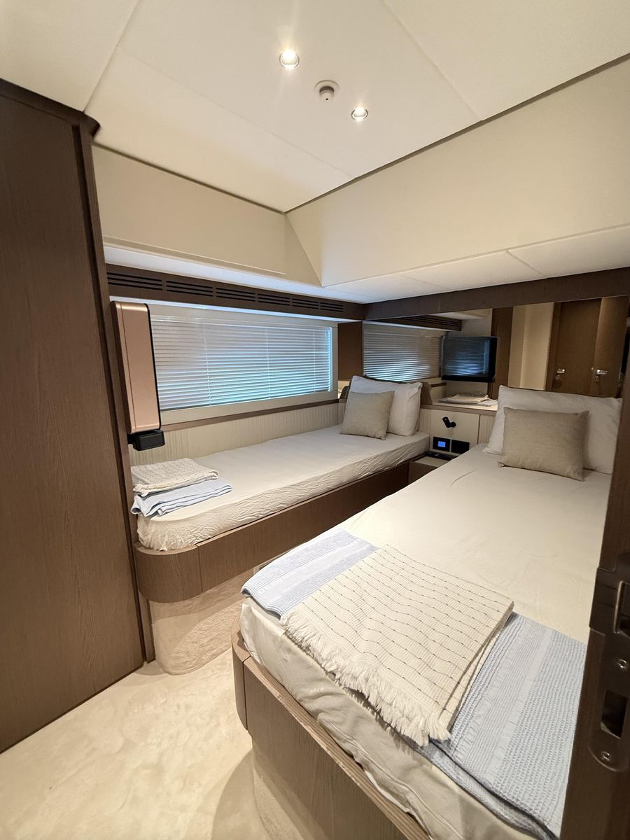 2025 Azimut 66 