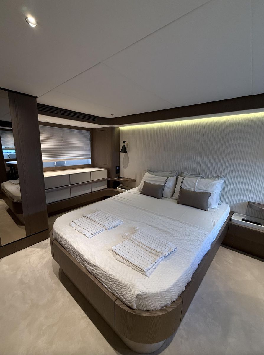 2025 Azimut 66 