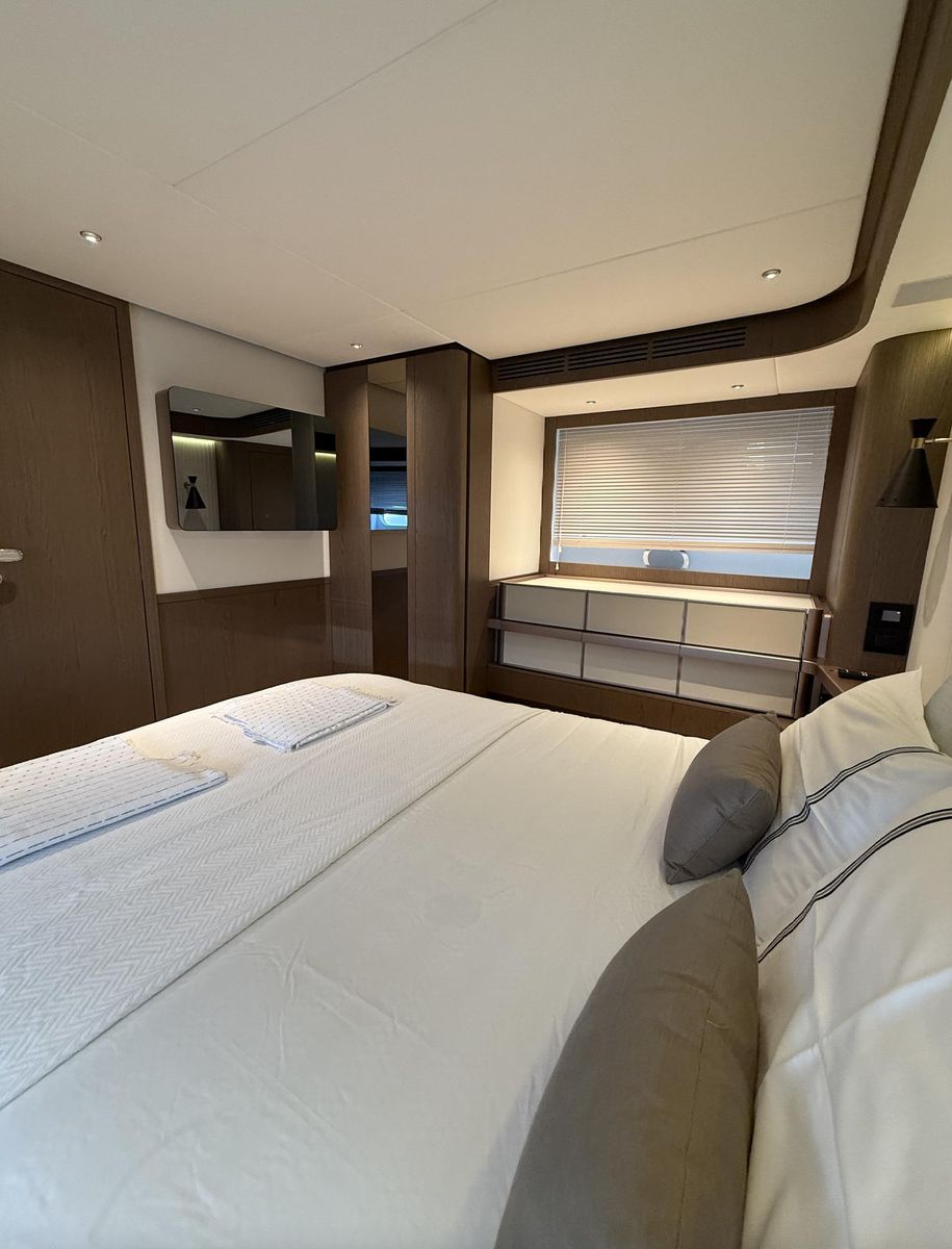 2025 Azimut 66 