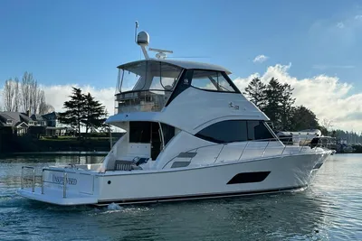 Riviera 52 Enclosed Flybridge