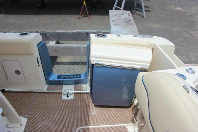  Yacht Photos Pics 2024 Chris-Craft Catalina 24 interior with seating and storage features.