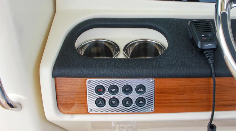  Yacht Photos Pics 2024 Chris-Craft Catalina 24 dashboard with cup holders and control panel.