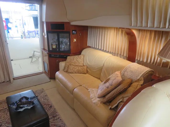  Yacht Photos Pics Luxurious interior of 2004 Carver 420 Mariner yacht with beige leather sofa.