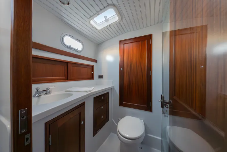 Lu Ella B Yacht Photos Pics head from the shower