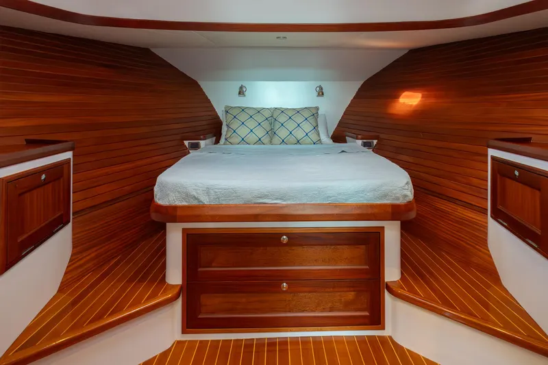 Lu Ella B Yacht Photos Pics berth close up