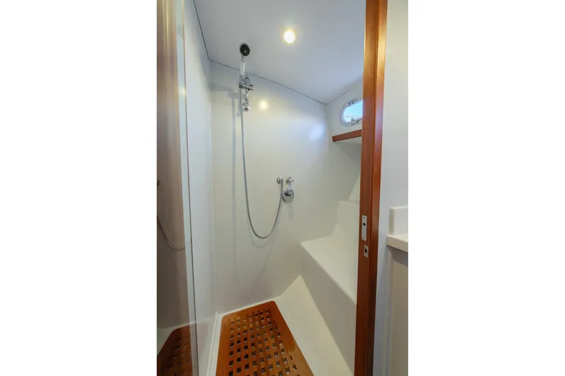 Lu Ella B Yacht Photos Pics shower