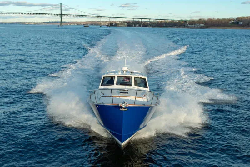 Lu Ella B Yacht Photos Pics bow running