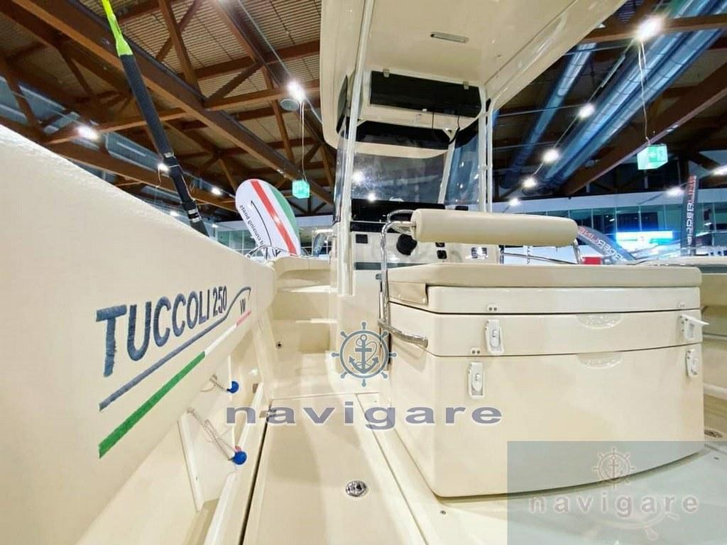 Outboard center console boat - T250 VM - Tuccoli - Technology Boats -  twin-engine / planing hull / fishing