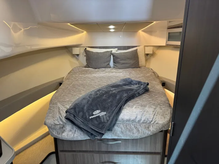  Yacht Photos Pics 2021 REGAL 36 XO - Image 24