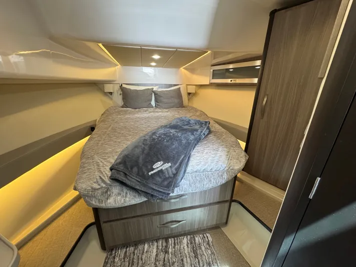  Yacht Photos Pics 2021 REGAL 36 XO - Image 23