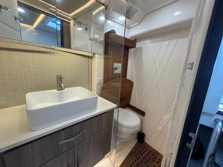  Yacht Photos Pics 2021 REGAL 36 XO - Image 29