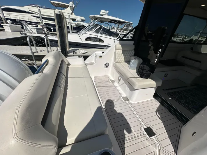  Yacht Photos Pics 2021 REGAL 36 XO - Image 9