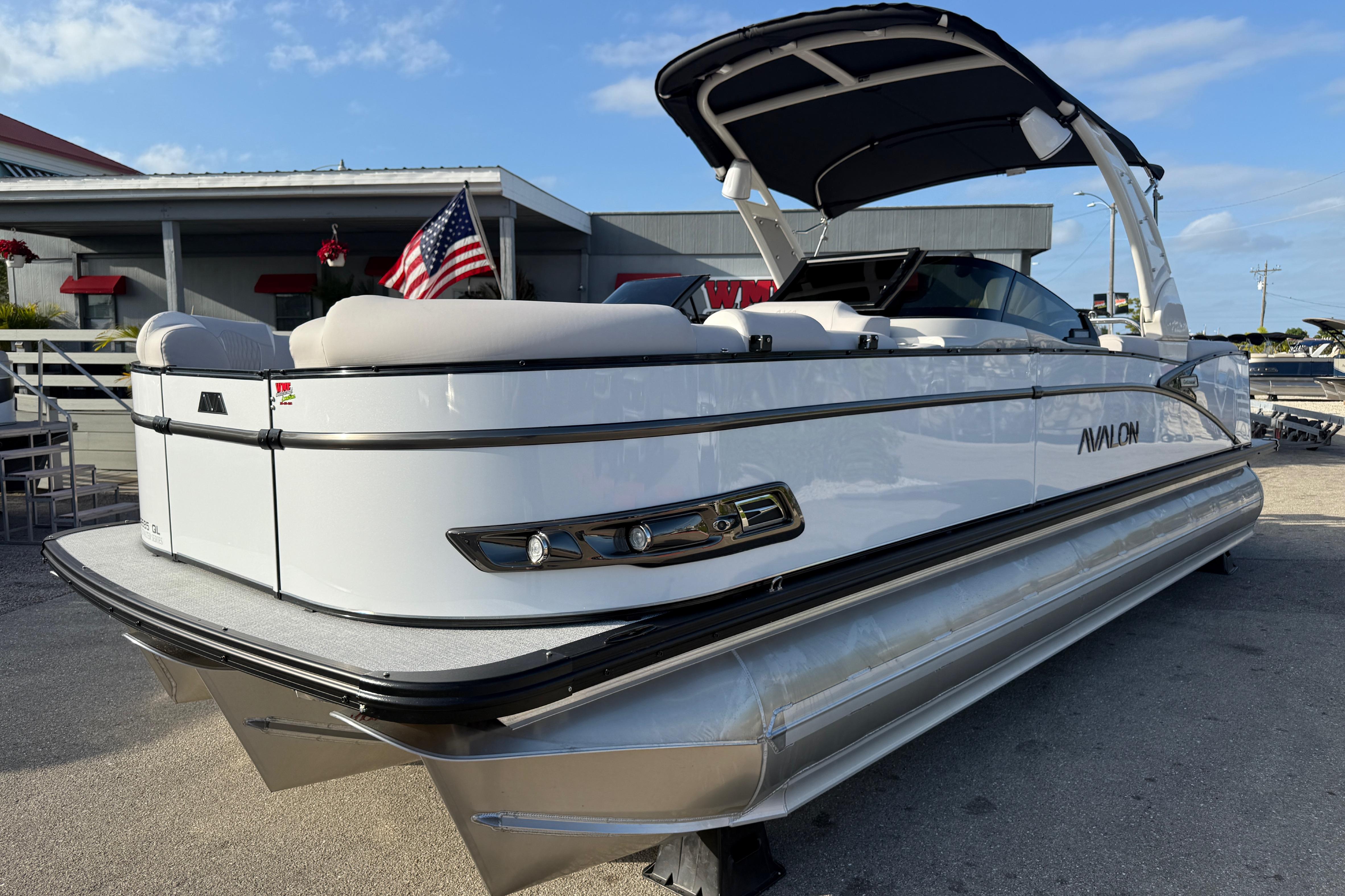 Avalon 2585 Catalina Windshield Quad Lounger, Tri Toon, High Performance, Mercury 400hp V-10 motor