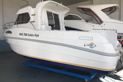 2003 RIO 700 cabin fish